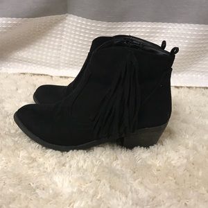 Girls Booties with side tassels